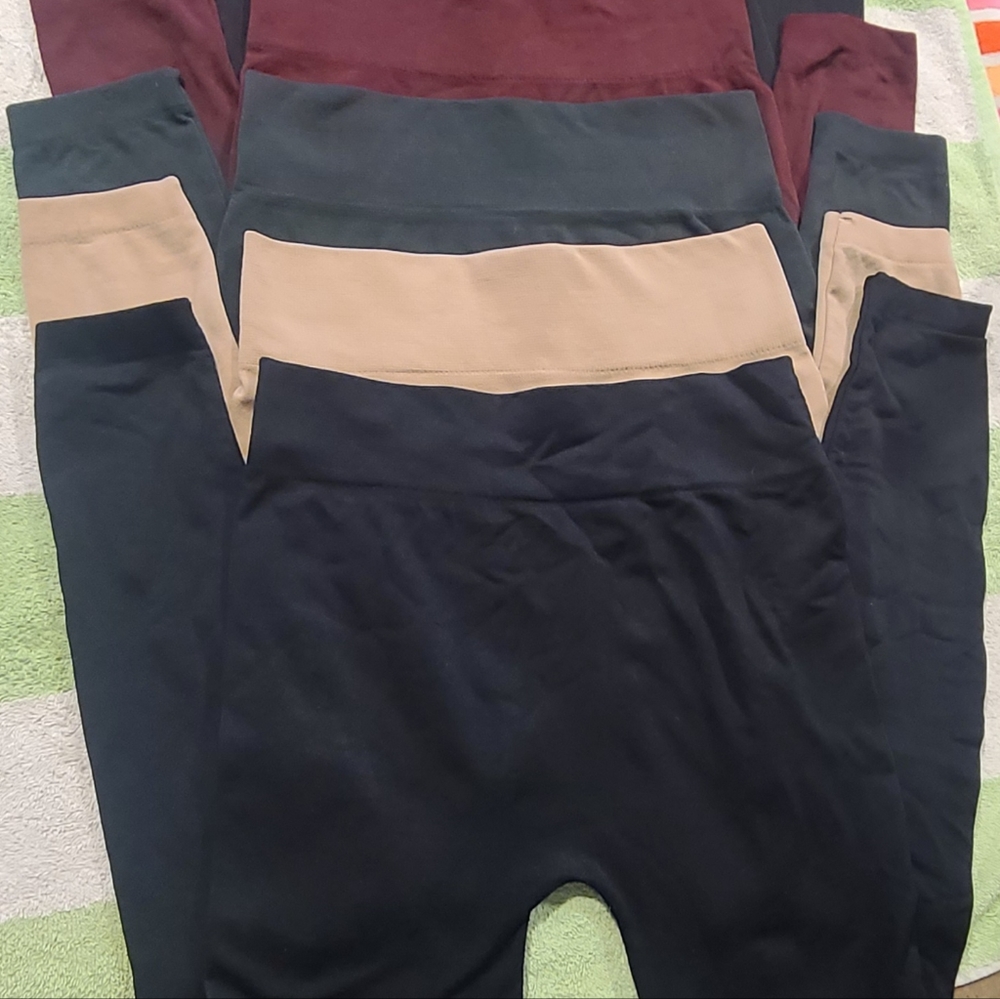 5 set leggings (2black, 1green, 1maroon, 1cream) One Size